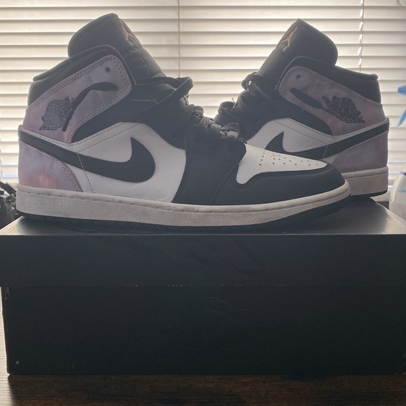 Jordan 1 mids for sale - Picture 2 of 4